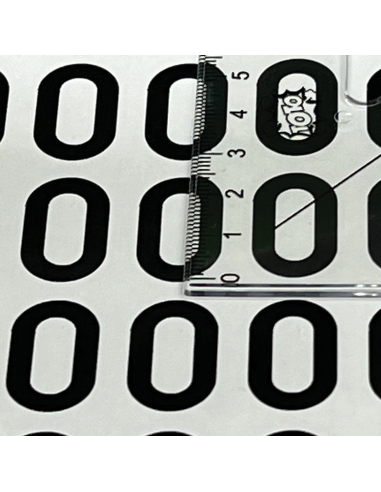 Nummersticker voor helm of knuppel | recht lettertype | zwart | groot